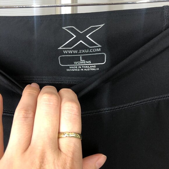 Sz‎ L- 2XU Midrise Black Silver Cropped Compression Leggings Tights - Picture 10 of 10